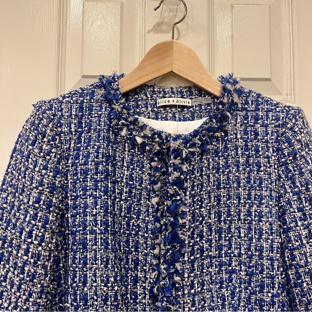 NWOT Alice and Olivia Women’s Kidman Tweed Jacket Blue/White Size Medium - Picture 2 of 7